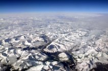 P1100917 schneebedeckte Rocky Mountains mit leichter Wolkendecke |Rocky Mountains (spec. Cascade Mountains) with some light clouds