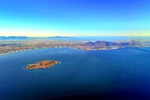GEO ART - SOUTHBOUND VIEW ON CAPETOWN WITH TABLE MOUNTAIN AND ROBBEN ISLAND - SOUTH AFRICA 03 GEO ART - SOUTHBOUND VIEW ON CAPETOWN WITH TABLE MOUNTAIN AND ROBBEN ISLAND - SOUTH AFRICA 03
