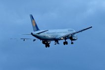 20140217_174334_LUFTHANSA_Airbus_A321_D-AISU_take_off