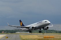 20150520_121645_LUFTHANSA_A320_D-AIZY_take-off