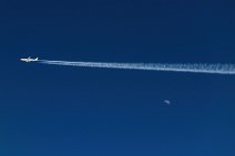 Lufthansa A321 in historic livery - in flight with vapor trail -02 Lufthansa A321 in historic livery - in flight with vapor trail -02.jpg