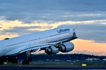 20140217_175658_LUFTHANSA_Airbus_A340-600_D-AIHL_take_off