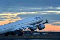 20140217_175658_LUFTHANSA_Airbus_A340-600_D-AIHL_take_off_2