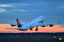 20140217_175700_LUFTHANSA_Airbus_A340-600_D-AIHL_take_off