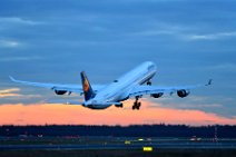 20140217_175700_LUFTHANSA_Airbus_A340-600_D-AIHL_take_off_2