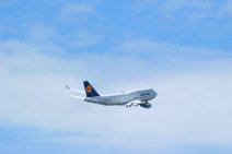 20120707_103357_B747-400_LH