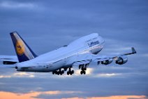 20140217_174537_LUFTHANSA_Boeing_B747-400_D-ABVX_take_off