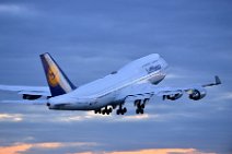 20140217_174537_LUFTHANSA_Boeing_B747-400_D-ABVX_take_off_2