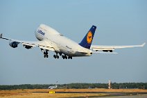 20160907_181525_LUFTHANSA_Boeing_B747-400_D-ABVY_take_off_RWY07C_EDDF