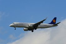 20150519_154046_LUFTHANSA_Regional_Embraer_ERJ-190_D-AECH_on_final