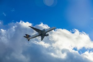 09 BOEING B777F (LH CARGO)