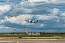 ALITALIA Airbus A320 taking off RWY 25 in Rome LIRF ALITALIA Airbus A320 taking off RWY 25 in Rome LIRF