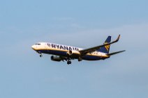 Ryan Air Boeing B737 landing in EDDK Ryan Air Boeing B737 landing in EDDK