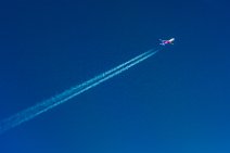 Wizz Airbus A320 with vapor trail Wizz Airbus A320 with vapor trail.jpg