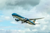 Vietnam Airlines Bpeing B787 taking off in EDDF 02 Vietnam Airlines Bpeing B787 taking off in EDDF 02