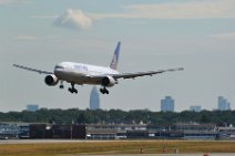 20120707_100313_B777_UNITED