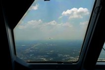 20150508_183152_PARALLEL_APPROACH_THROUGH_COCKIPT_SIDE_WINDOW