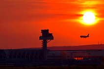 FRANKFURT AIRPORT - PLANE LANDING DURING SUNSET ON 25R - WITH DFS TOWER