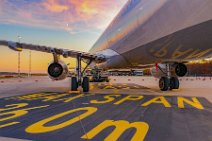 Sunset sky mirroring in Airbus A321 fuselage - EDDF Sunset sky mirroring in Airbus A321 fuselage - EDDF.jpg