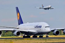 LUFTHANSA AIRBUS A380-800 TAXIING AND LANDING LUFTHANSA BOEING B747-8 IN RETRO COLORS - EDDF LUFTHANSA AIRBUS A380-800 TAXIING AND LANDING LUFTHANSA BOEING B747-8 IN RERO COLORS - EDDF
