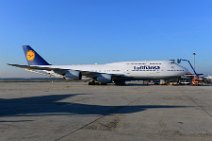 20131031_090151Lufthansa_Boeing_B747-8_window_cleaning