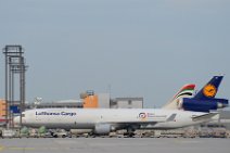 20150517_191337_LUFTHANSA_CARGO_MD11_D-ALCC_AKTION_DEUTSCHLAND_HILFT