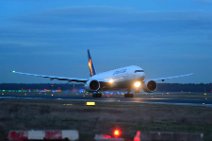 20140217_180252_LUFTHANSA_CARGO_Boeing_B777F_D-ALFB_take_off