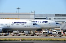 20160907_163241_LUFTHANSA_Airbus_A321+LUFTHANSA_CARGO_Boeing_B777_Freighter
