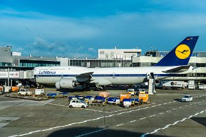 06_3 BOEING 747-8 D-ABYT RETRO LIVERY