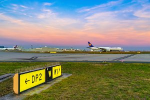 08 BOEING B777F (LH CARGO)
