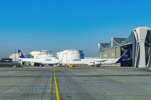 10 LUFTHANSA AIRPLANES MIXED