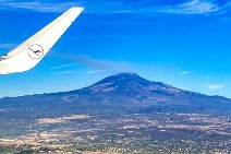 SHARKLET of Lufthansa Airbus A320 with smoking Mount Etna - Sicily - Italy 04 SHARKLET of Lufthansa Airbus A320 with smoking Mount Etna - Sicily - Italy 04.jpg