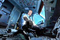 20110807_200340_3-Mann-Cockpit