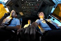 20110808_002100_3-Mann-Cockpit