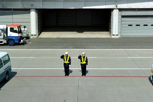 02 GROUND STAFF