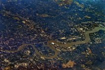 20140703_103131_aerial_LONDON_at_river_THAMES_with_LONDON_CITY_AIRPORT_EGLC_Great_Britain aerial: eastern LONDON at river THAMES with LONDON CITY AIRPORT (EGLC)