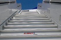P1010641 Fluggasttreppe am Airbus A340-600