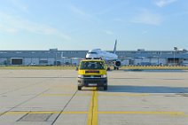 20160907_182422_LUFTHANSA_Airbus_A320_and_FOLLOW_ME