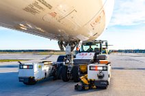 Tow truck with Airbus A321 - in EDDF 2 Tow truck with Airbus A321 - in EDDF 2.jpg