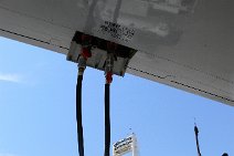P1010588 Druckbetankung eines Aribus A340-600