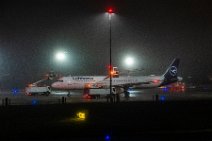 De-Icing of Lufthansa Airbus A321 during night - EDDF - Germany 01 De-Icing of Lufthansa Airbus A321 during night - EDDF - Germany 01