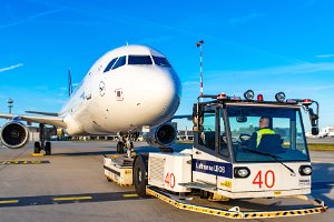 02 GROUND SERVICES + AIRCRAFT HANDLING