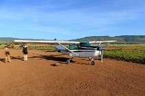 CESSNA 182 ON KICHWA TEMBO AIRSTRIP - MASAI MARA - KENYA 11