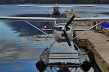 DSC_4937 2 Wasserflugzeug a Steg der Porpoise Bay; vorne: Cessna 180J Skywagon; hinten: DeHavilland DHC-2 Beaver