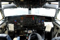 20111021_212656_MUSEUM_OF_FLIGHT_B707_AIR_FORCE_ONE_cockpit cockpit B707 AIR FORCE ONE