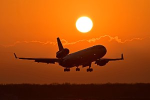 01 AIRPLANES IN FLIGHT