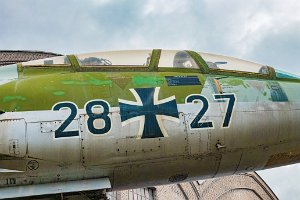 09 MILITARY AIRCRAFT + AEROBATIC TEAMS