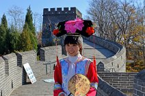 20141103_062604_chinese_lady_in_traditional_costum_HUSHAN_GREAT_WALL_DANDONG_CHINA