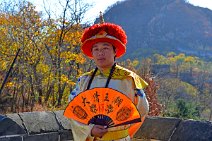 20141103_062641_chinese_man_in_traditional_costum_HUSHAN_GREAT_WALL_DANDONG_CHINA