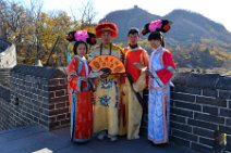 20141103_062710_chinese_group_in_traditional_costum_HUSHAN_GREAT_WALL_DANDONG_CHINA